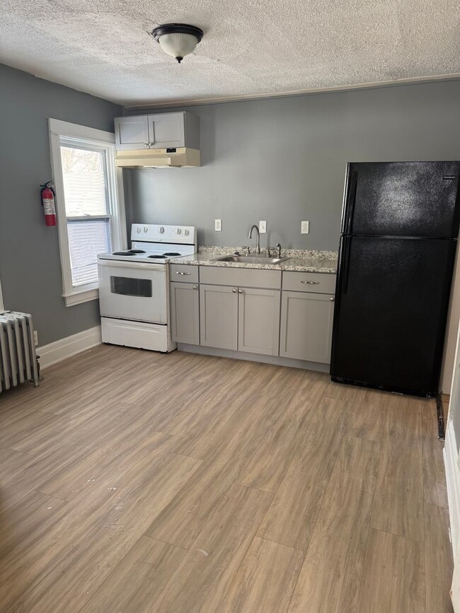 Building Photo - Spencer