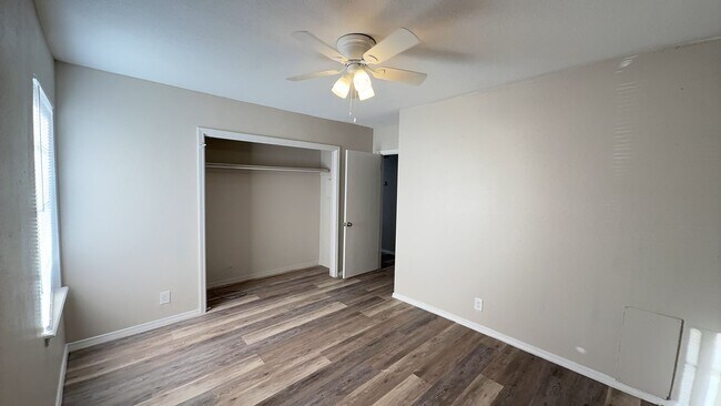 Building Photo - Cozy up this New Year in your new 2 bed/1bath home!