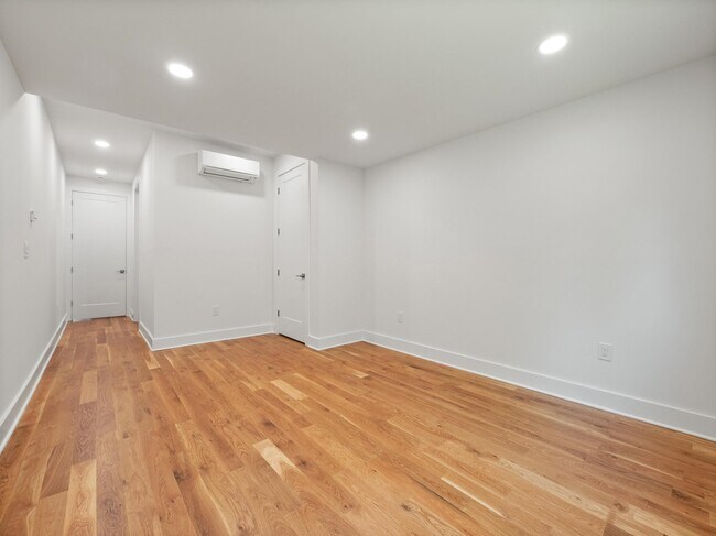 Building Photo - 858 W SIDE Ave