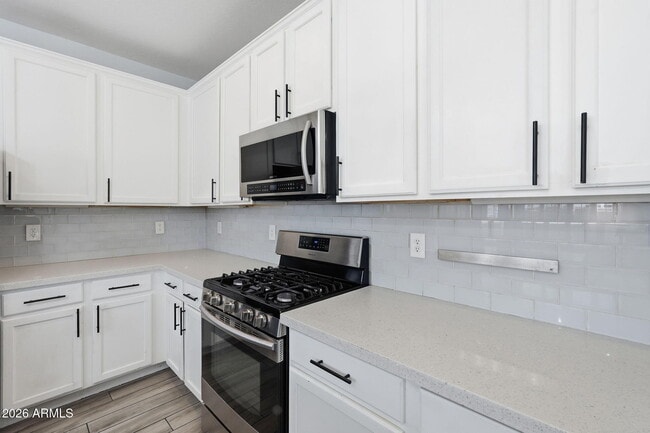 Building Photo - 11402 W Alvarado Rd