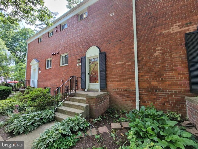 Building Photo - 3472 Gunston Rd