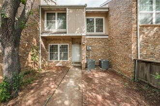Building Photo - 2409 Northlake Ct