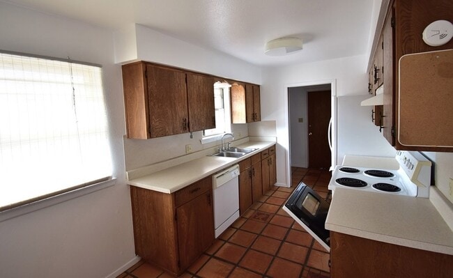 Building Photo - 800 N Cockrell St