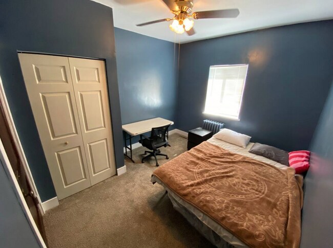 Building Photo - Charming 5 Bed 2 Bath House in Carnegie!