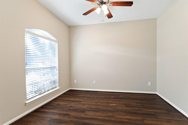 Building Photo - 7723 Butler Lakes Ct
