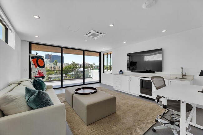 Building Photo - 1730 SE 13th St