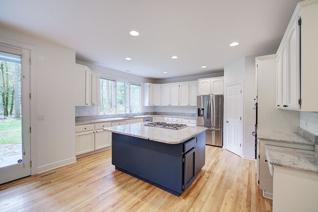 Building Photo - 4bd/3.5ba North Bend Home