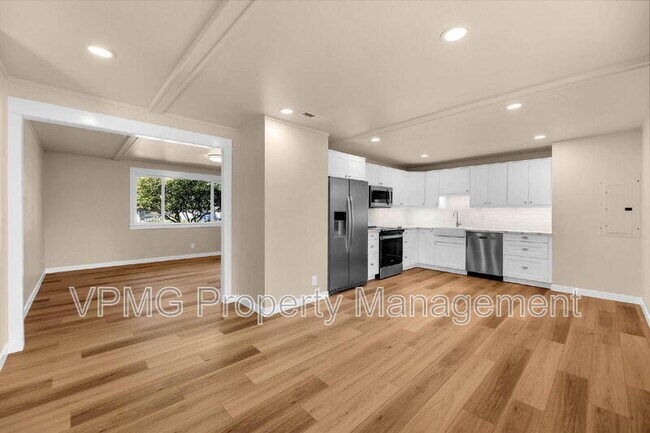 Building Photo - 14907 NE 34th St