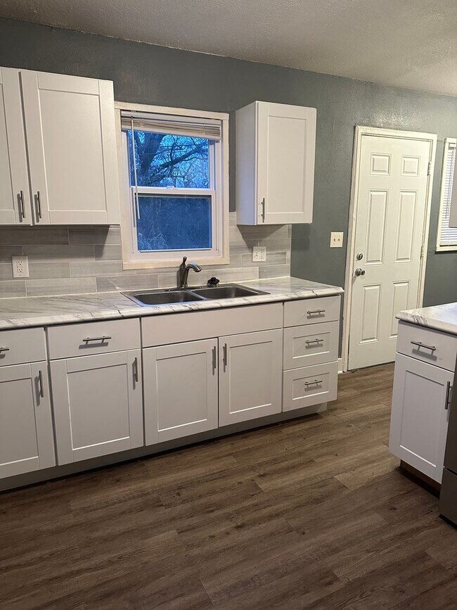 Building Photo - Cozy 2-Bedroom Duplex For Rent