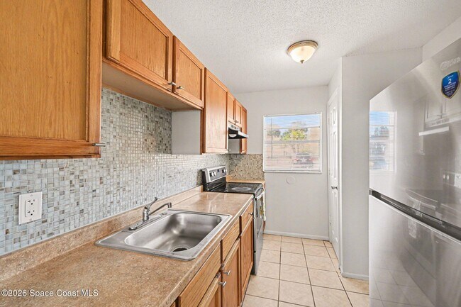 Building Photo - 1734 Avocado Ave