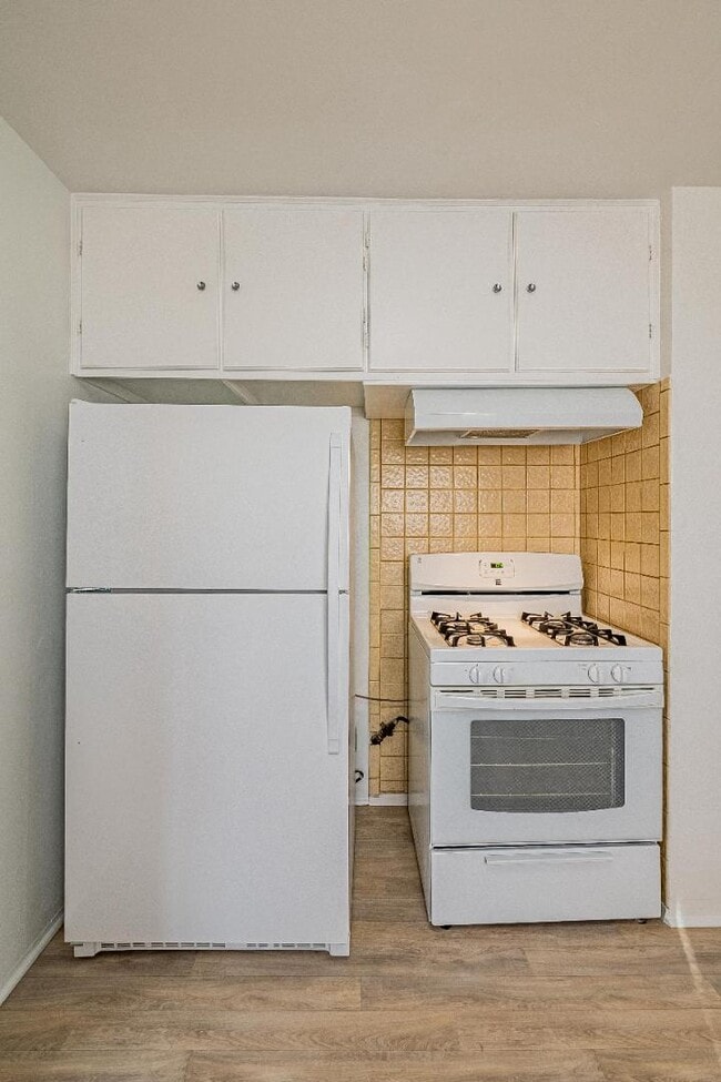 Building Photo - 624 Adams St NE