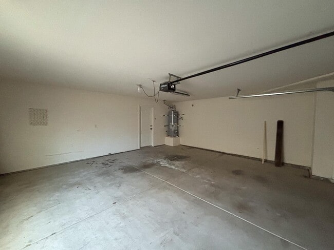 Building Photo - 87 N Helm Ave