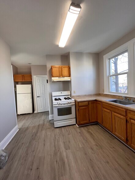 52 Greenville Ave 3R - 50 Greenville Ave