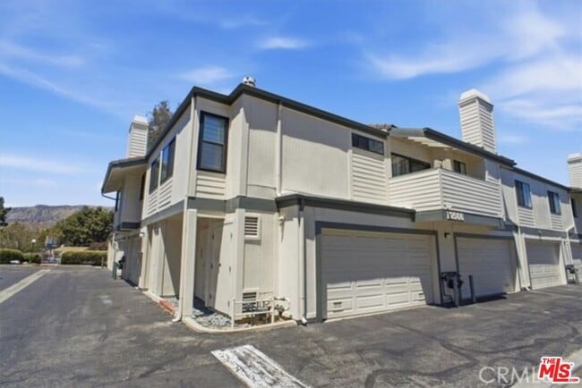 Building Photo - 10566 Sunland Blvd