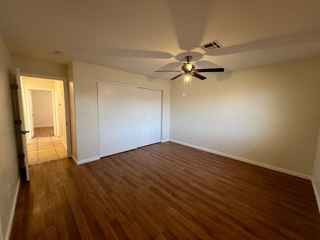 Building Photo - 4 BEDROOM POOL & SOLAR HOME!