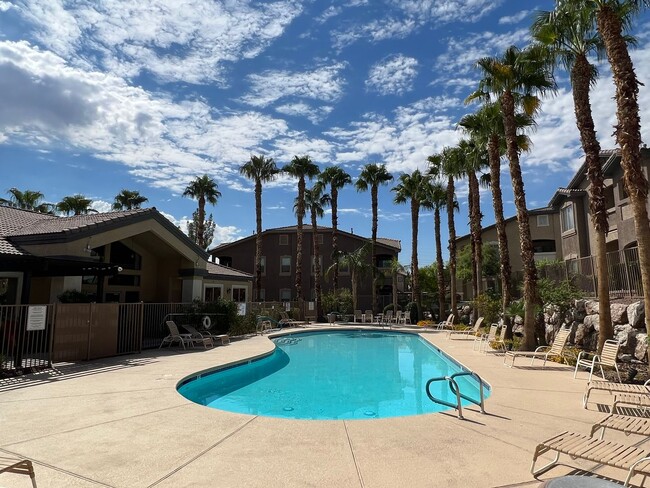 Building Photo - Beautifully remodeled 3 bedroom 2 bathroom downstairs condo right next to the pool!!