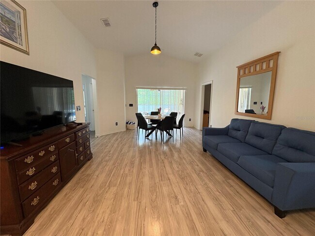 Building Photo - 893 Sandy Ridge Dr