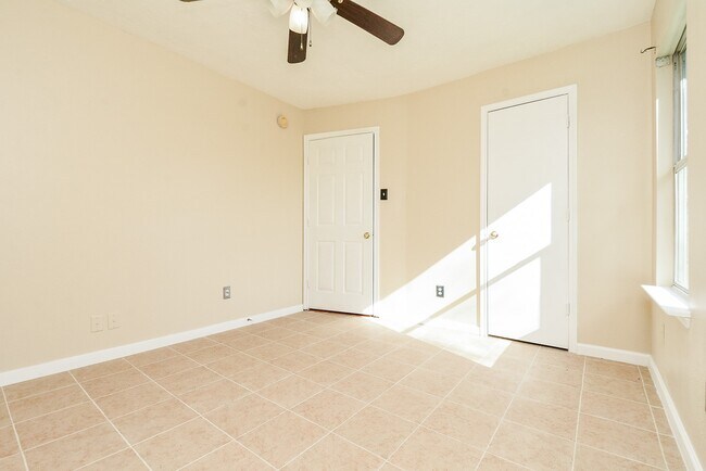 Building Photo - 11102 Kentington Oak Dr