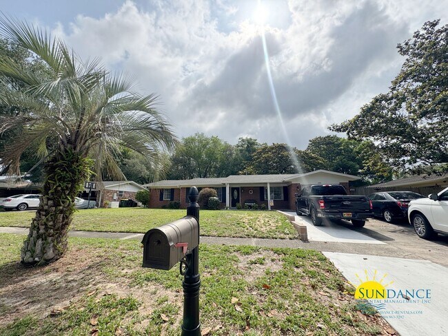 Building Photo - Updated 3-Bedroom Home in Fort Walton Beach!