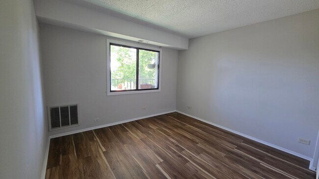 Building Photo - 475 Plum Creek Dr