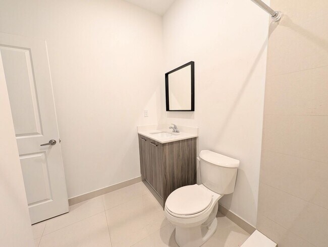 Building Photo - Spacious 3 Bedroom / 3.5 Bathroom Townhome for Rent – Miami