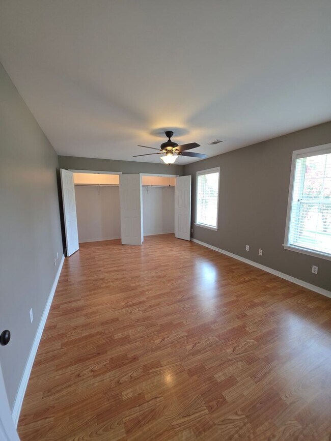 Building Photo - 707 S Waco Ave