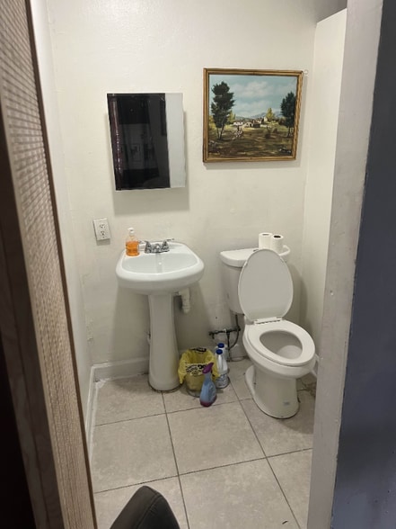 Building Photo - 1918 Sheridan St