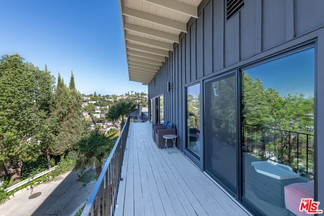 Building Photo - 1860 Lucile Ave