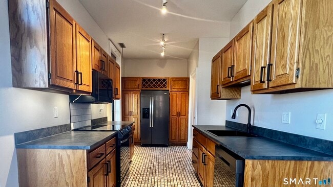 Building Photo - 34-36 Charter Oak Pl