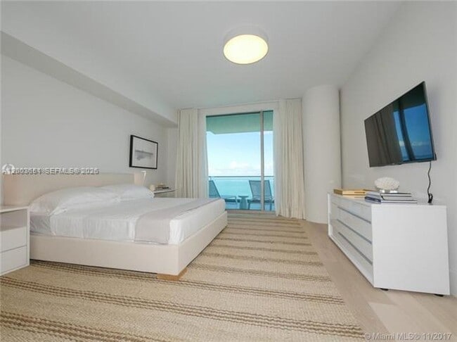 Building Photo - 10201 Collins Ave