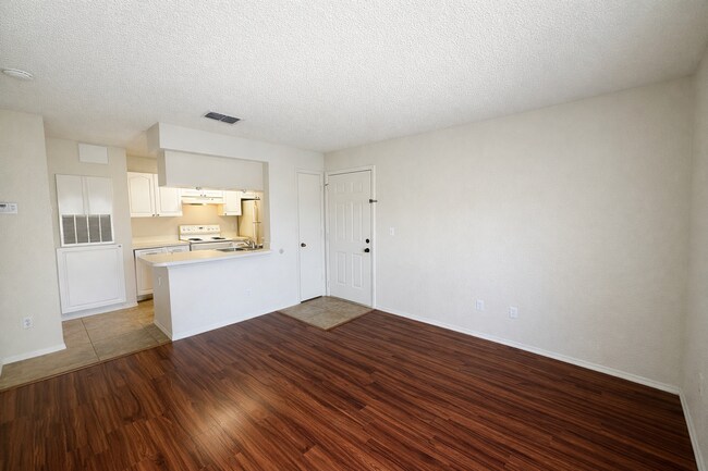 Building Photo - 2550 N Alafaya Trail