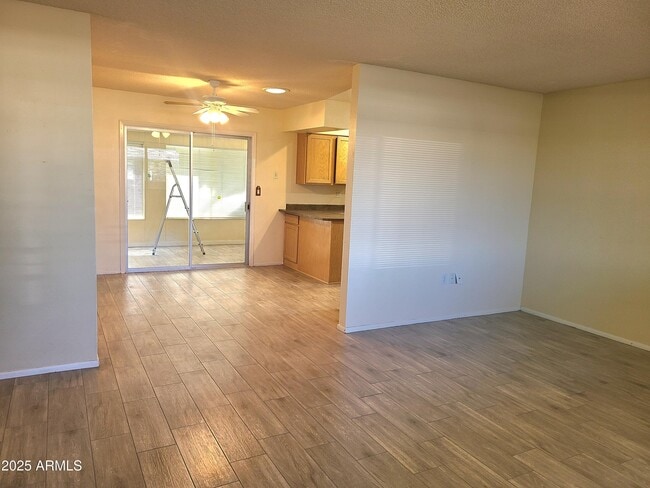 Building Photo - 10321 W Deanne Dr