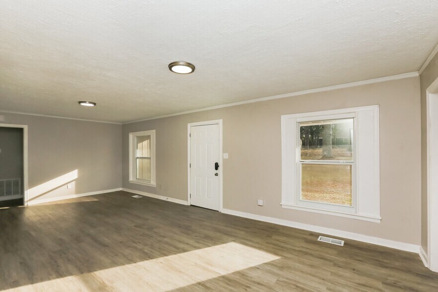 Building Photo - 330 Pine Ridge Rd