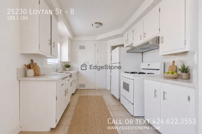 Building Photo - 25230 Loytan St