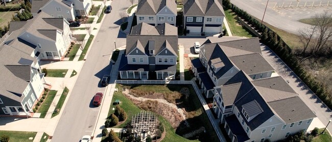 Building Photo - Sleek 3BR Stunner Near Historic Downtown Franklin