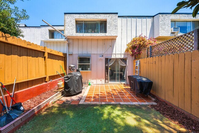 Building Photo - Charming 3-Bedroom Home in Gated South Par...