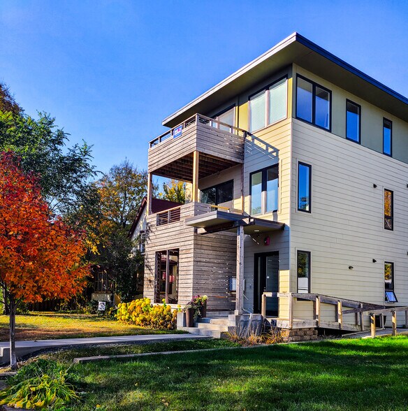 Building Photo - 3828 Grand Ave S