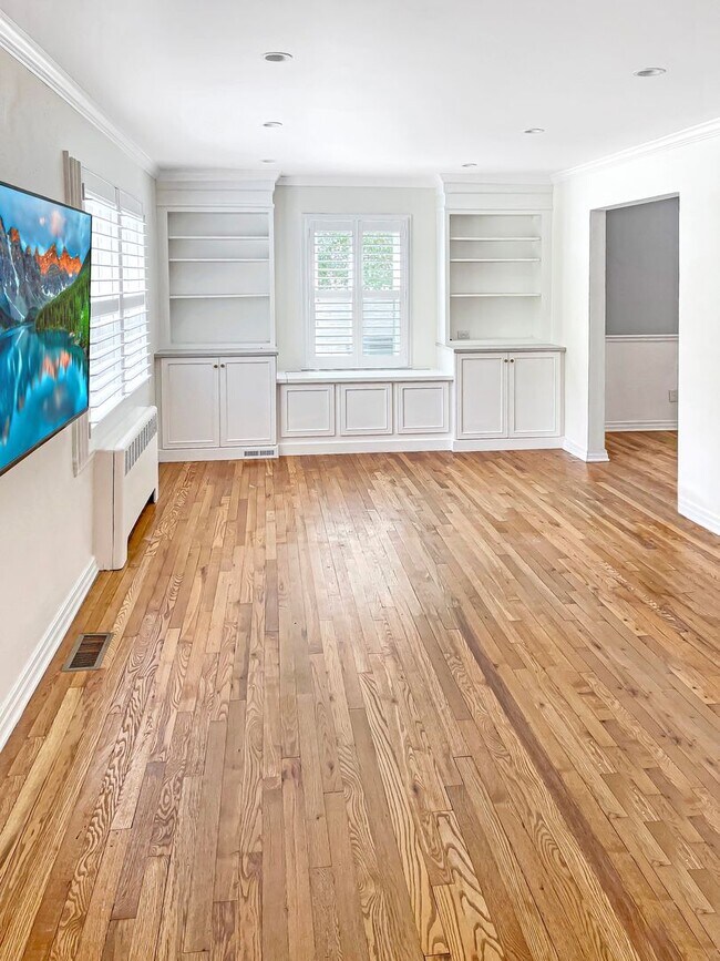 Building Photo - Holiday Special! Majestic single-family home!!! – No Application Fee This Season!