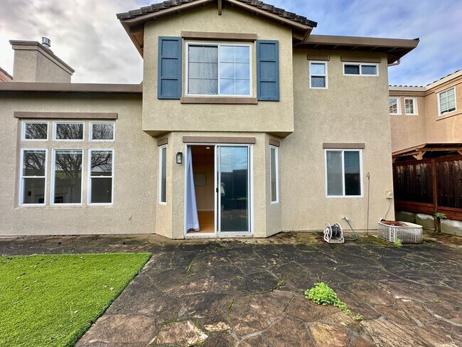 Building Photo - Coming Soon! Charming 3-Bedroom Hamilton Home