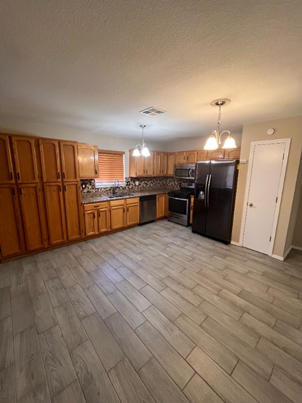 Building Photo - 2365 Tierra Humeda Dr