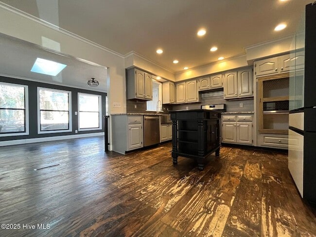 Building Photo - 7 Ash Ct