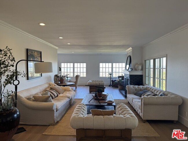 Building Photo - 456 S McKnight Rd