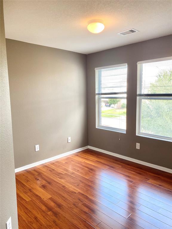 Building Photo - 3303 Barkers Crossing Ave