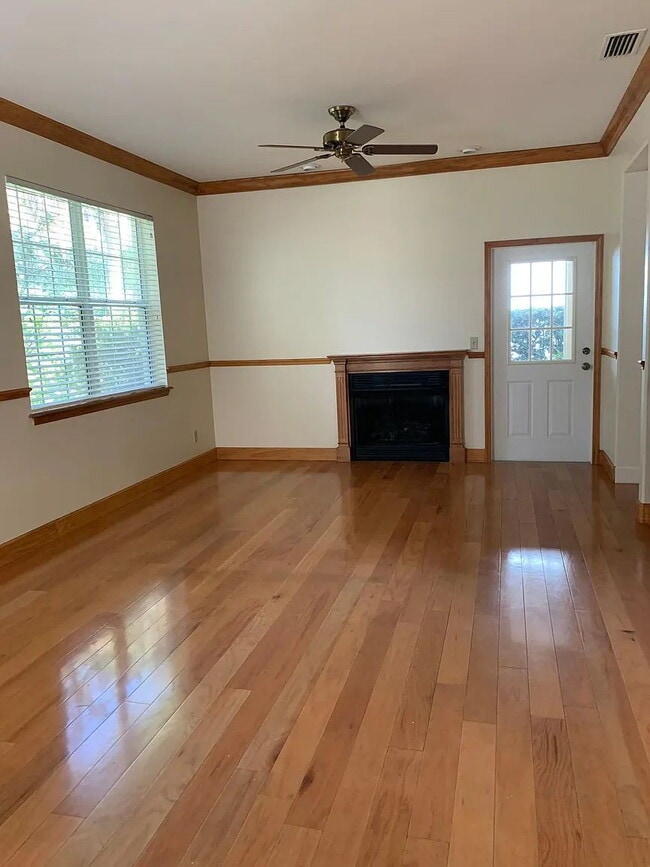 Building Photo - Spacious 4 bedroom house with 2.5 baths in desirable gated LaCita neighborhood