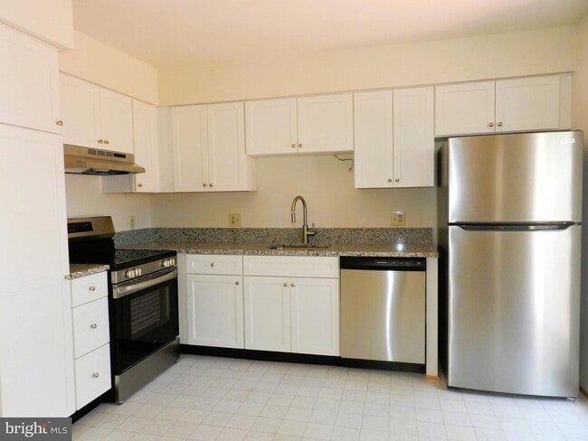 Building Photo - 5149 Dominion Dr