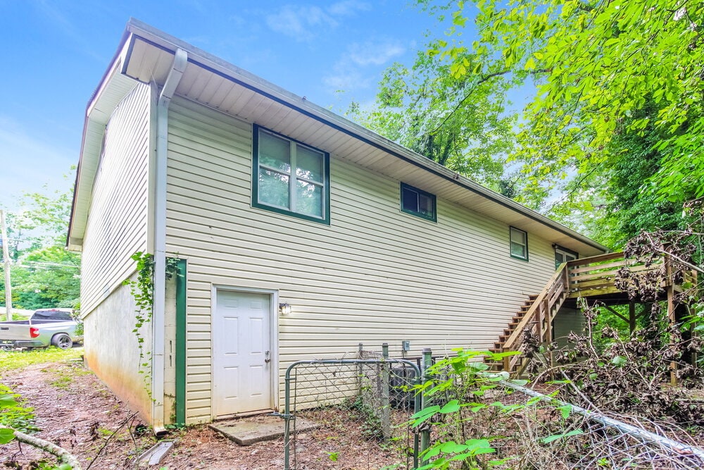 Building Photo - 481 Village Square Ct