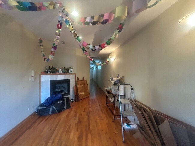 Building Photo - Top Floor Duplex Up, 3bd/2bth with Two Large Private Decks, Avail 8/1