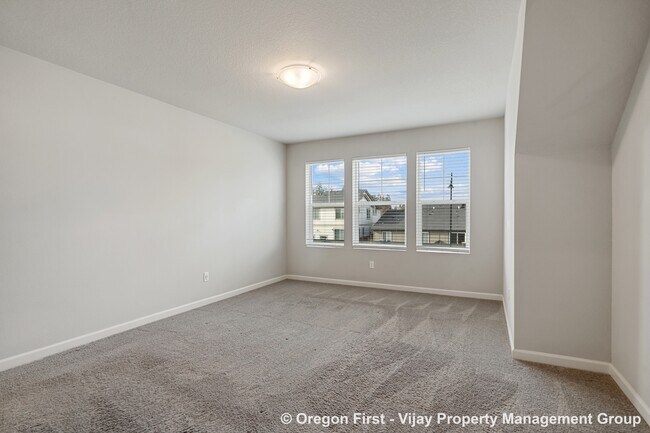 Building Photo - 3662 SE 67th Ave