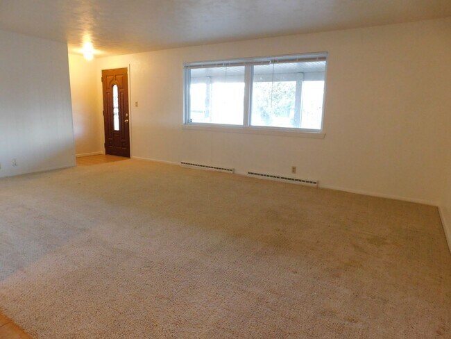 Building Photo - Spacious Ranch in Orchard Mesa