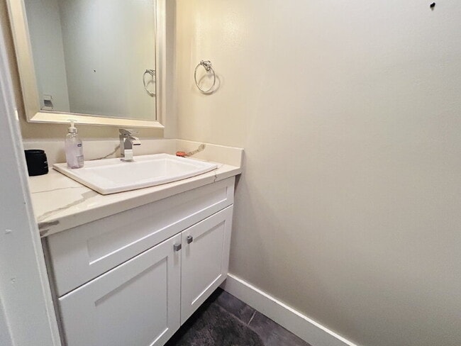 Building Photo - 134 Hartnell Pl